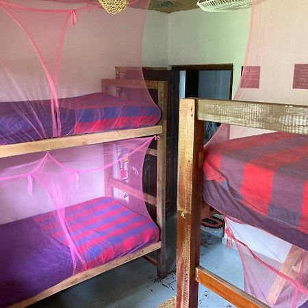 Hostel Singha Lounge ウナワトゥナ エクステリア 写真